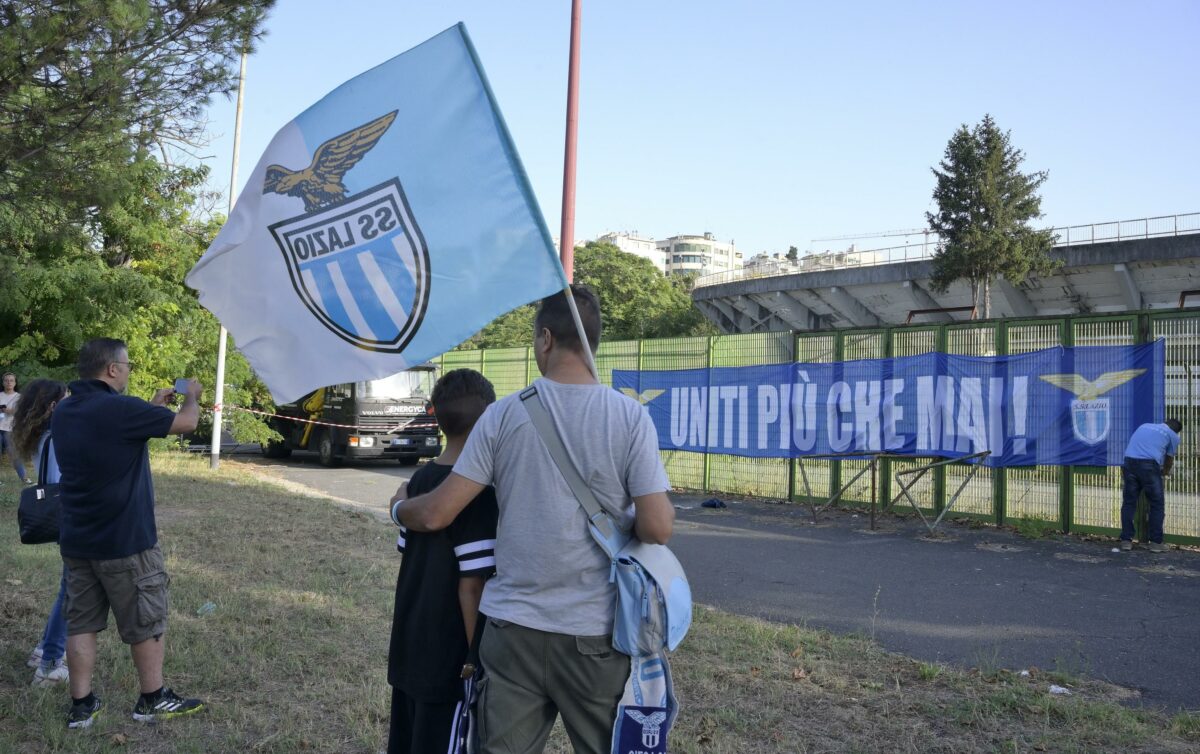 Bayern-Lazio, tifosi biancocelesti inneggiano a Mussolini nel pub Hofbräuhaus | VIDEO