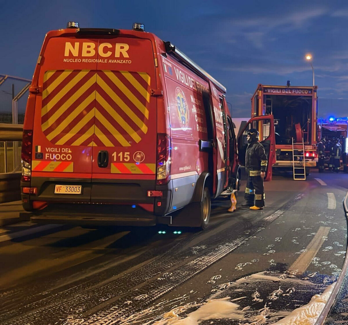 Novara, incendio in un micro nido di Briga: vigili del fuoco a lavoro