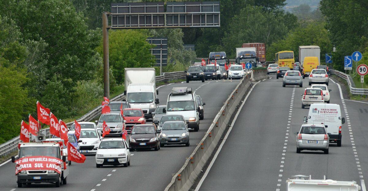 Firenze, incidente sulla FiPiLi all'uscita Cascina: cinque feriti e nove auto coinvolte, 7 km di coda