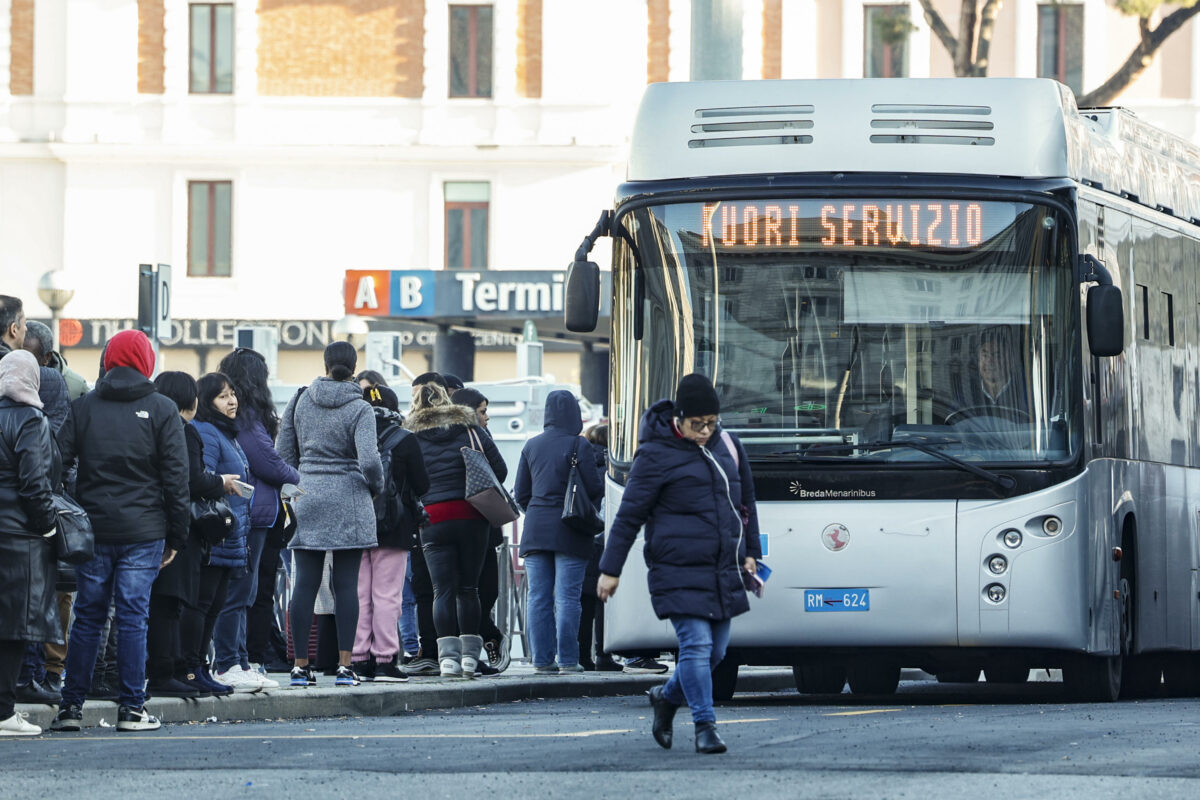 Strade chiuse a Roma oggi 8 marzo 2024: deviazioni linee bus