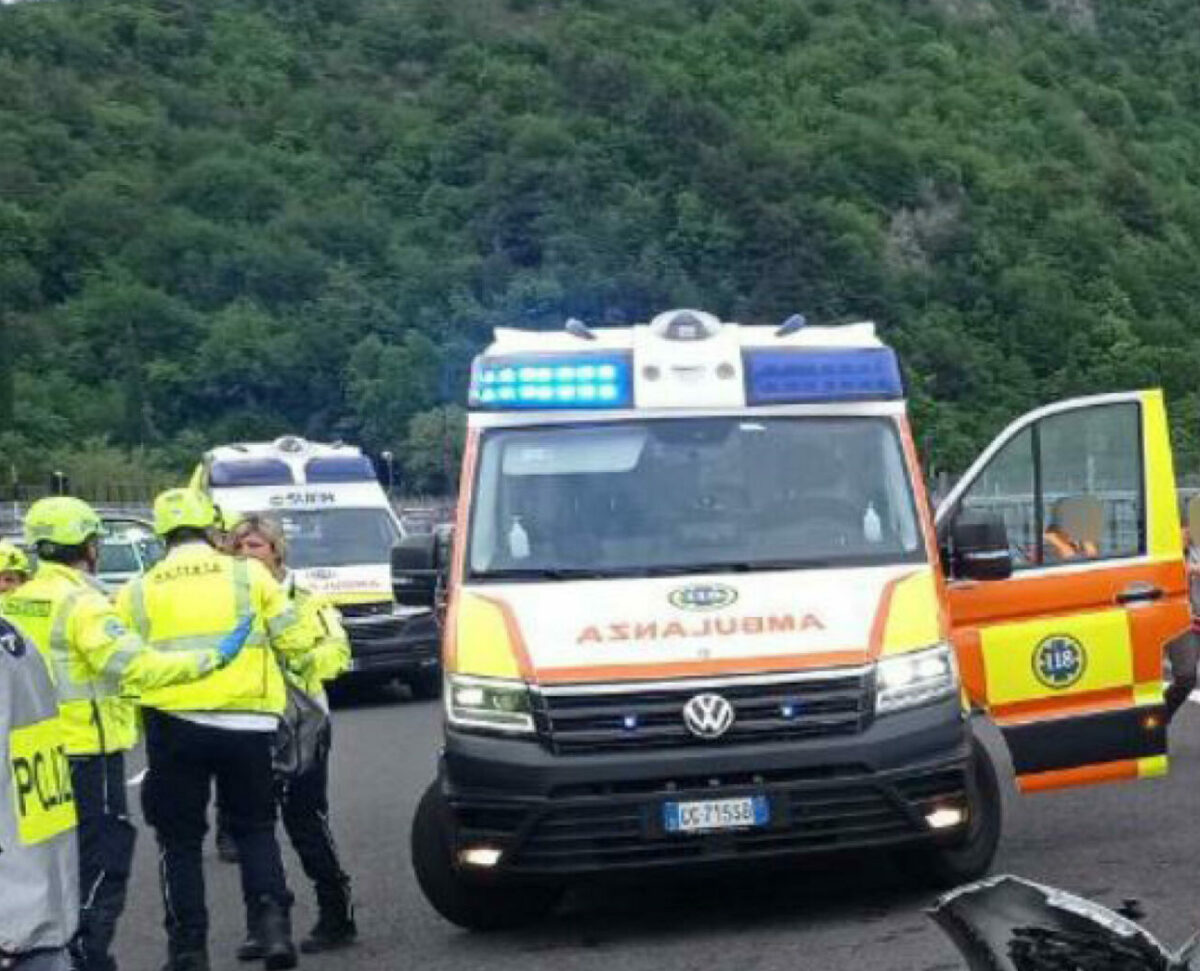 Como, incidente a Sala Comacina: si ribalta furgone sulla SS340, traffico in tilt