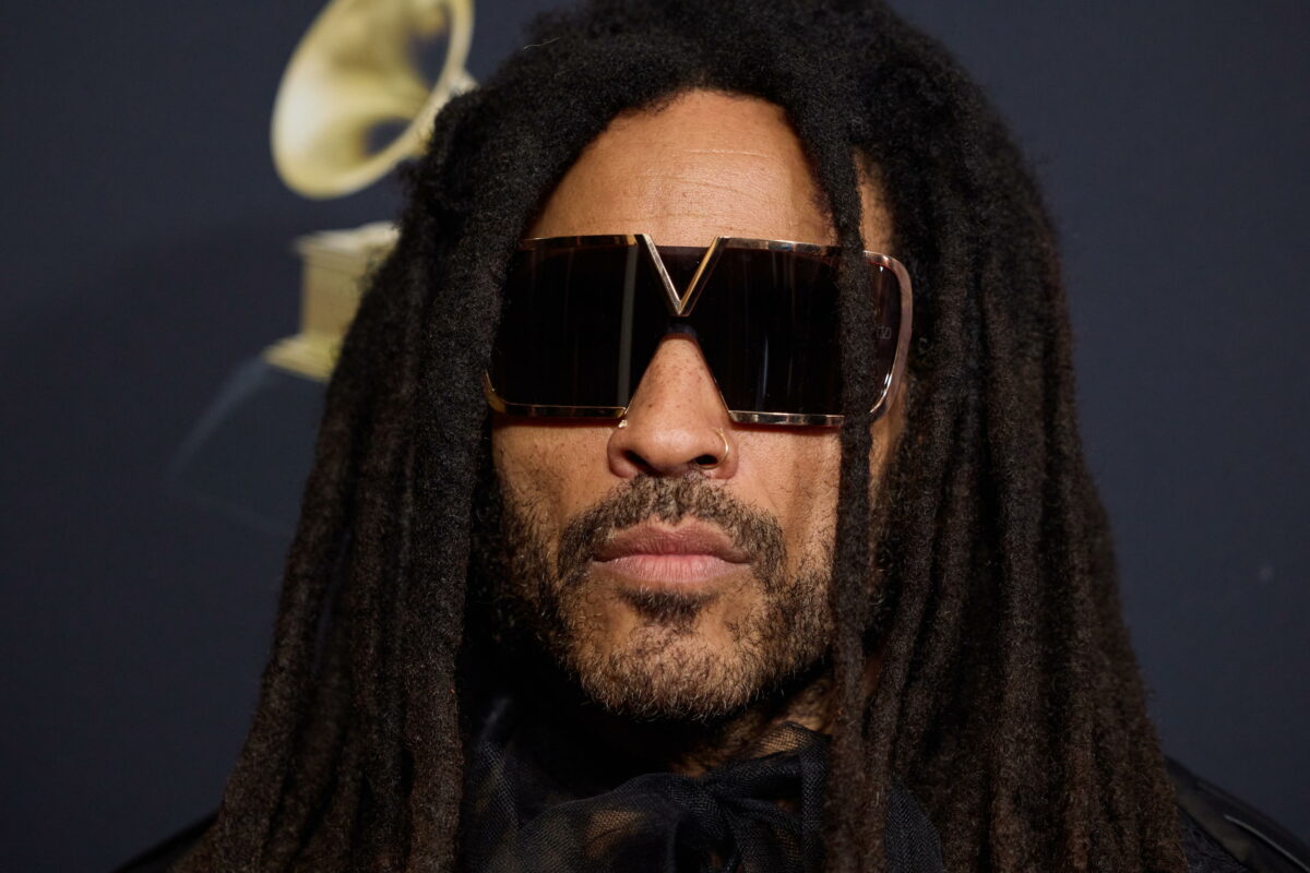 Lenny Kravitz scopre la stella sulla Walk of Fame: il discorso della figlia Zoe fa impazzire il web