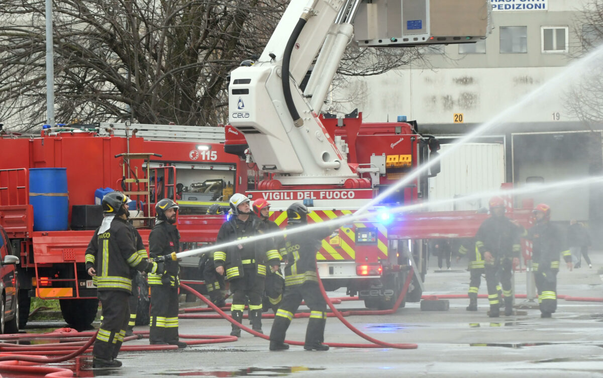 Verona, incendio ad Affi: danneggiati un Trony ed un albergo, evacuate 70 persone