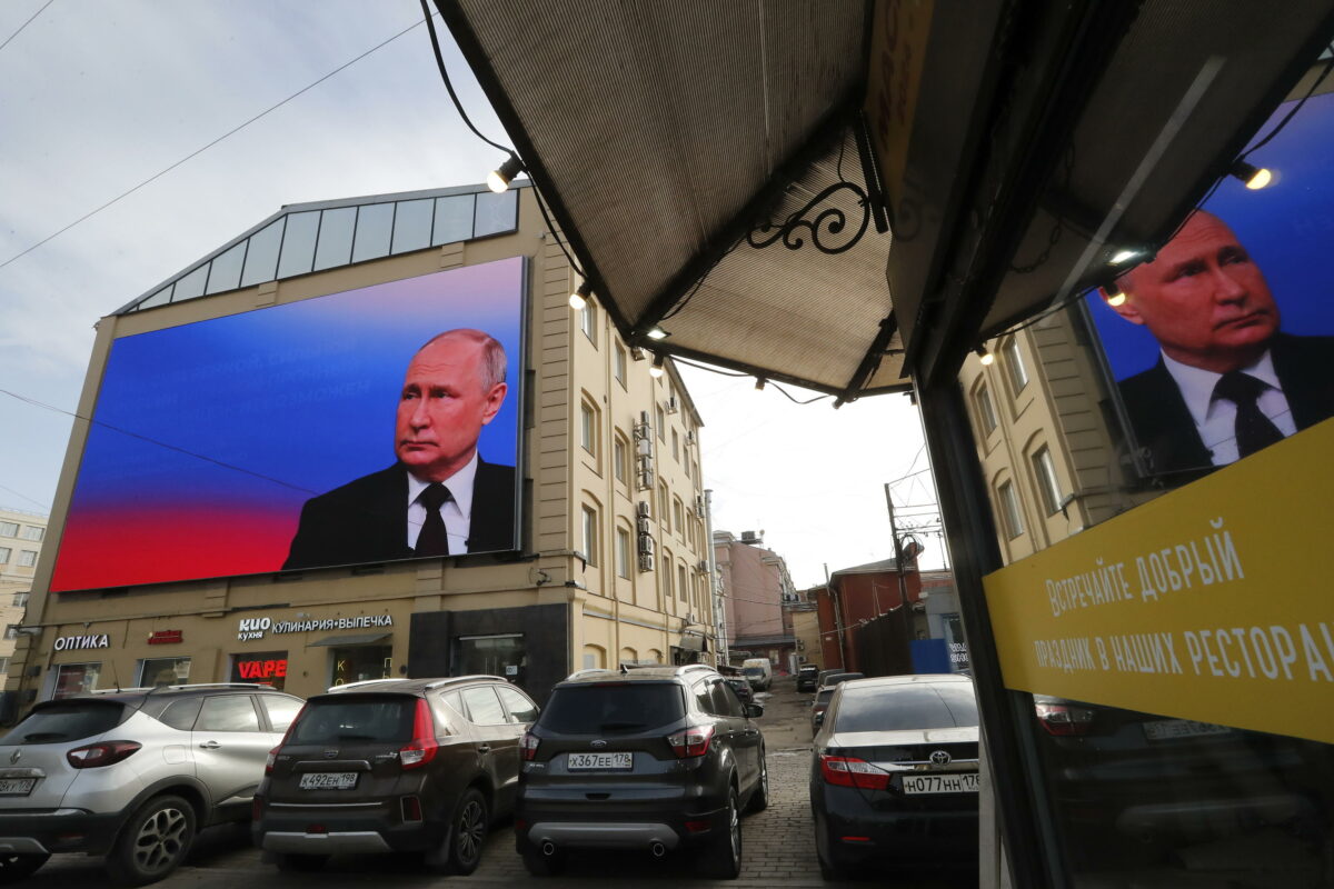 Russia, l'appello di Putin in vista delle elezioni presidenziali: "Siate patrioti". Il Cremlino: "Nessuna minaccia nucleare, parole distorte"