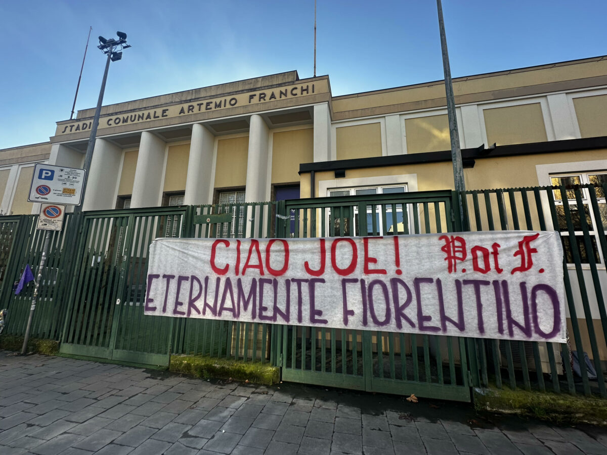 Joe Barone, in tanti alla camera ardente aperta al Viola Park: Commisso tra i primi ad arrivare