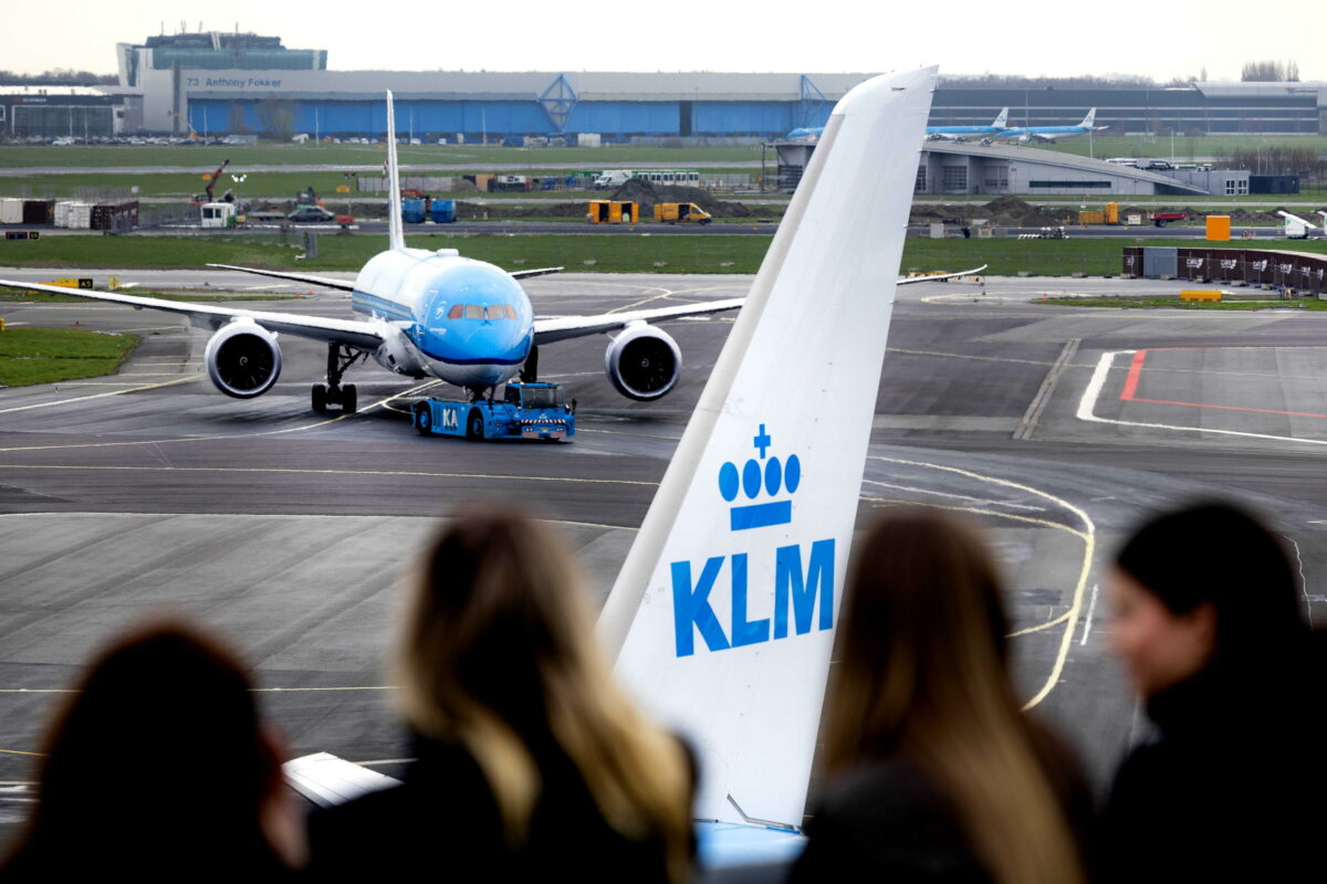 Paesi Bassi, la compagnia aerea olandese KLM perde il caso greenwashing: la corte dichiara fuorvianti le pubblicità