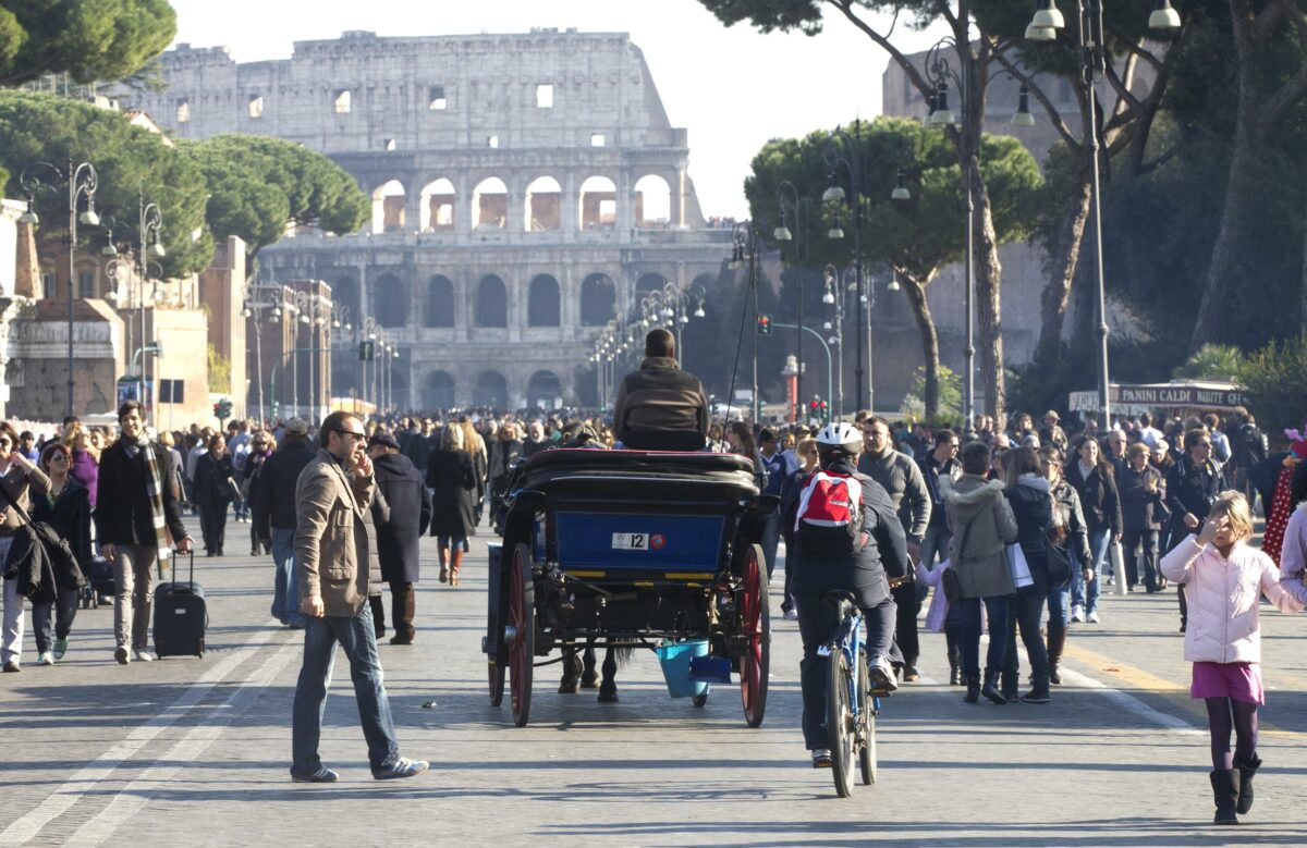 Blocco traffico Roma 24 marzo 2024: orari, divieti, chi può circolare e chi no