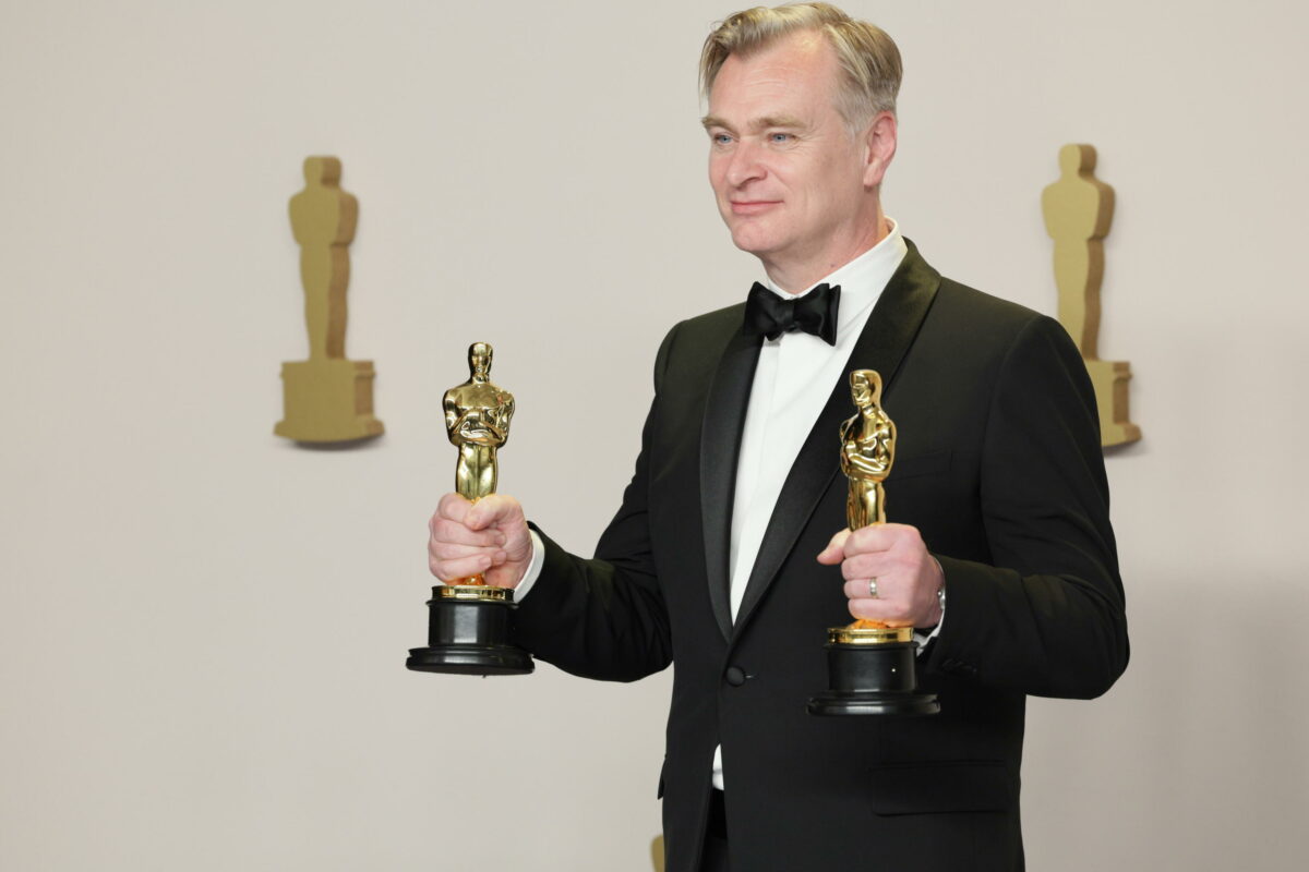 Christopher Nolan, dopo l'Oscar arriva anche il titolo di Sir: premiato da re Carlo III insieme ad Emma Thomas e Ted Sarandos