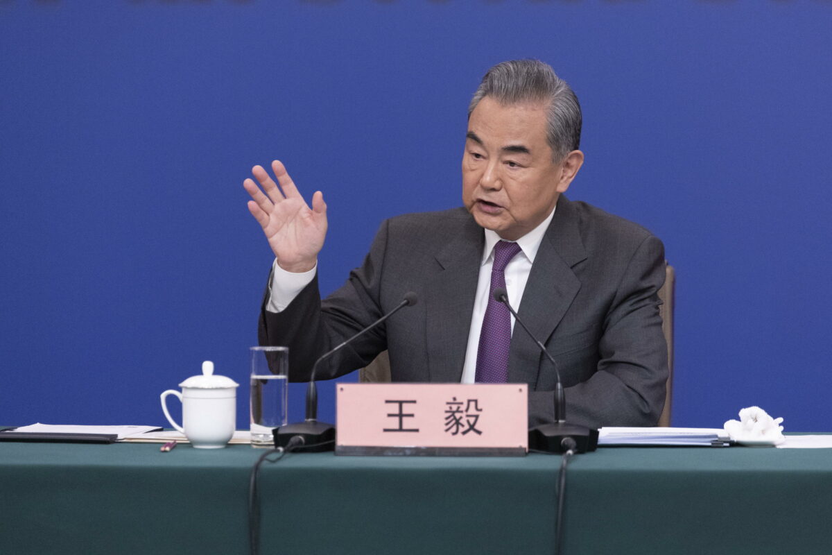 Cina, Congresso nazionale del popolo: ministro Wang Yi appoggia conferenza di pace tra Russia e Ucraina. Su Gaza: "Palestina entri nell'Onu"