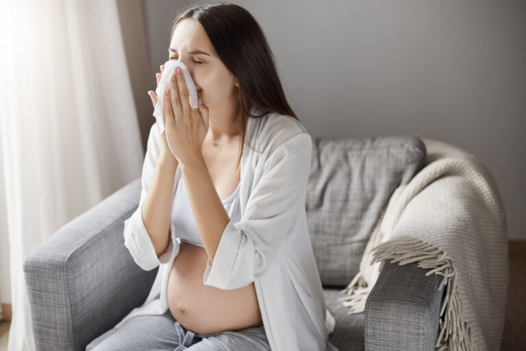 Come combattere l’allergia primaverile in gravidanza: 5 rimedi naturali da usare