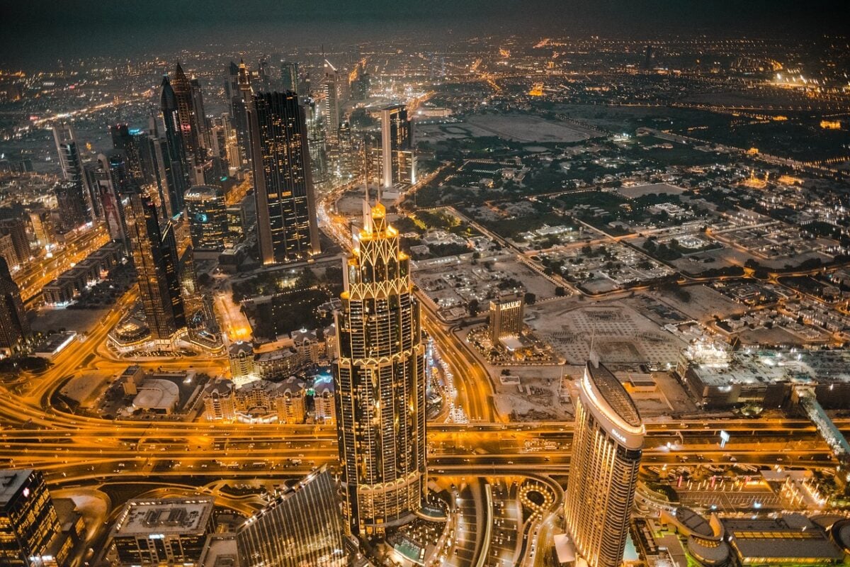 Quanto costa vivere a Dubai e quanti soldi servono? Ecco quanto guadagna un italiano