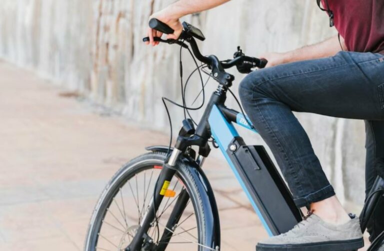 Quali sono i pro e i contro dell'e-bike, ecco per chi è adatta