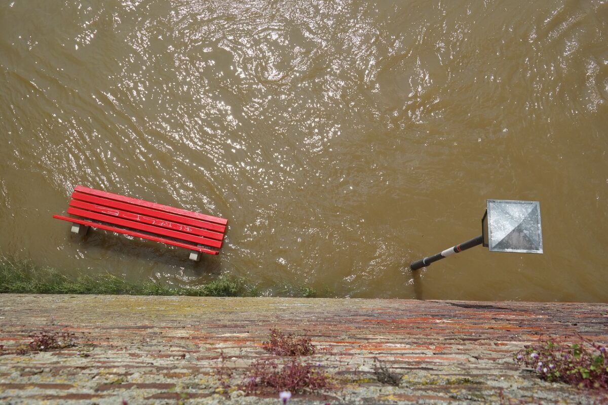 Maltempo in Francia: sale il numero dei dispersi  per le alluvioni, tra loro due minorenni