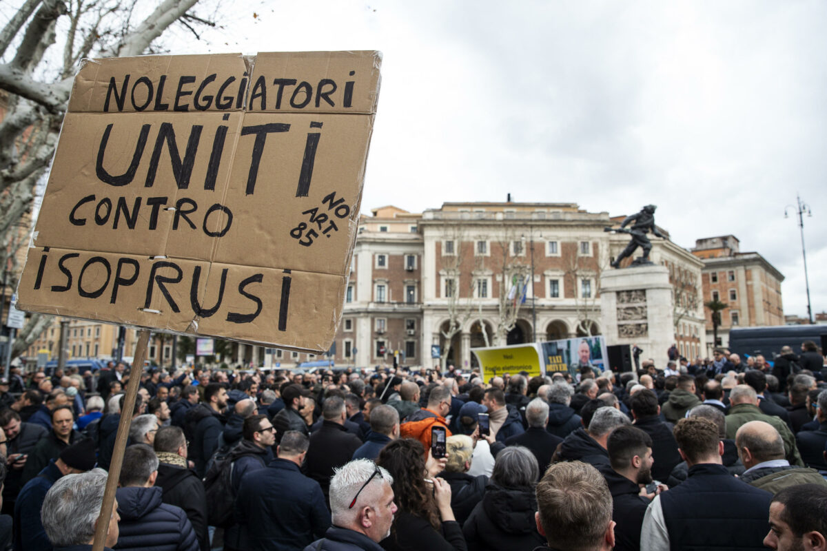 Protesta degli Ncc a Roma, Artusa (Sistema Trasporti): "Il ministro Salvini spieghi perché vuole tracciare i nostri passeggeri. Basta norme scritte dai tassisti"