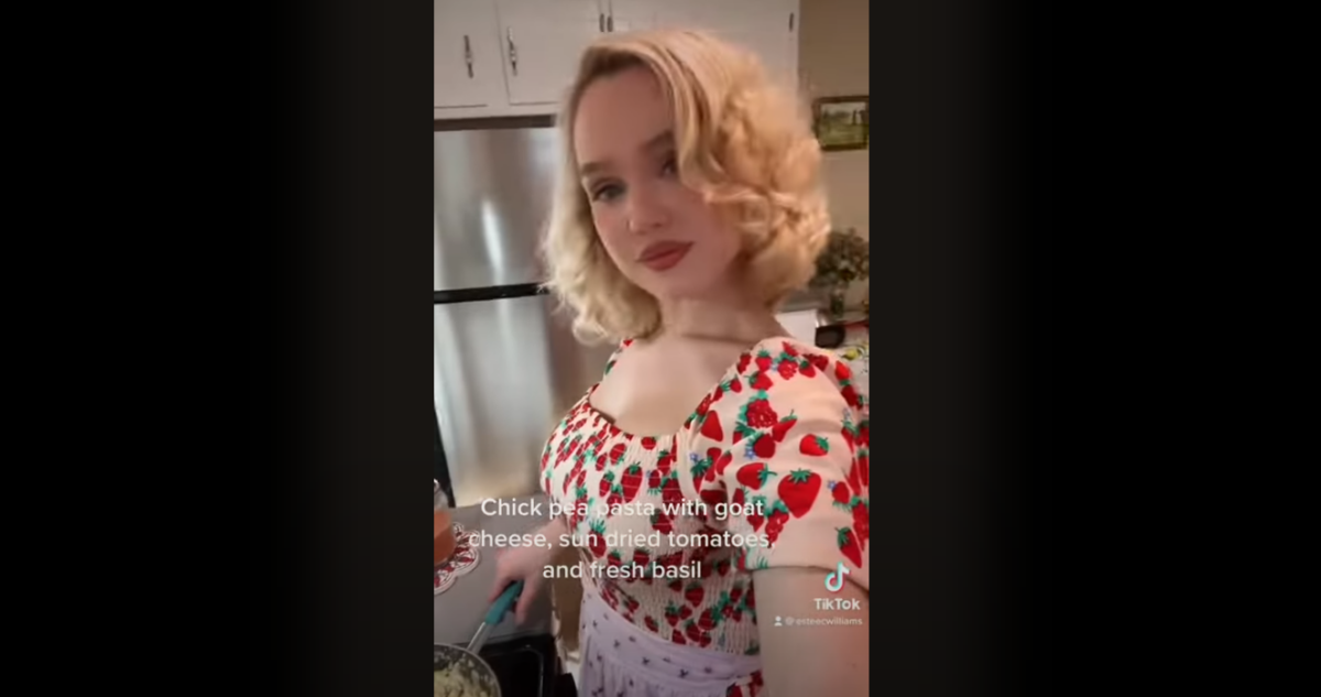 "Trad wife", cos'è il trend delle casalinghe perfette che spopola su TikTok? Quando l'angelo del focolare degli anni '50 fa paura | VIDEO