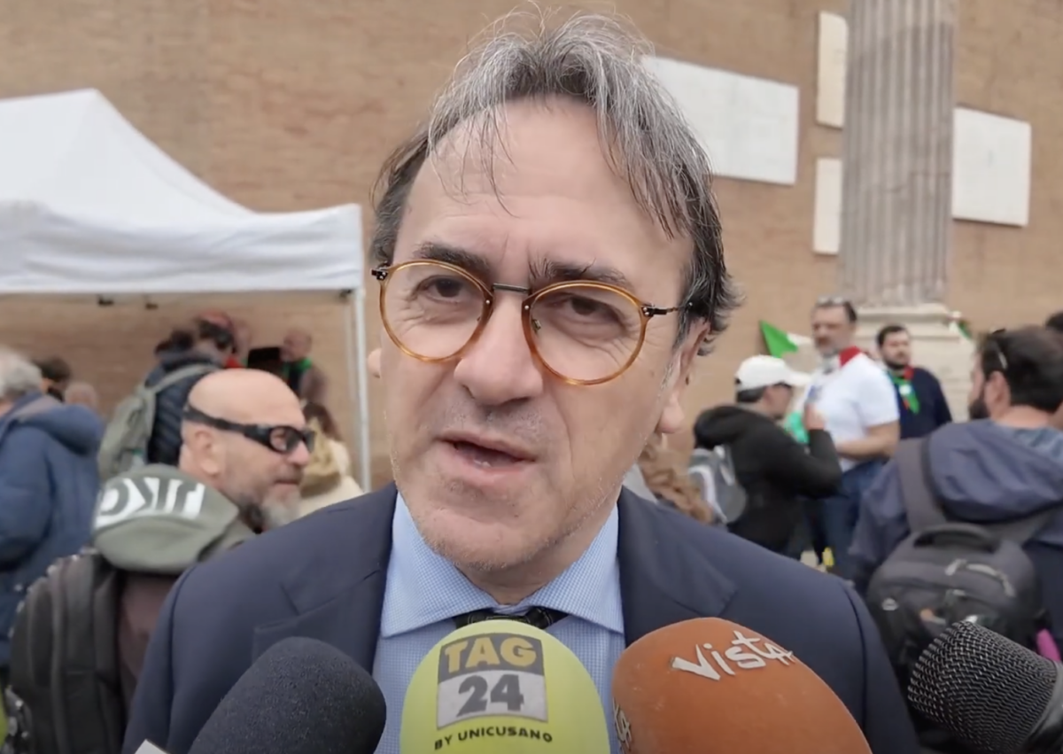 25 aprile, Bonelli (Avs) attacca il governo: "Alcuni ministri il fascismo lo hanno nel Dna" | VIDEO