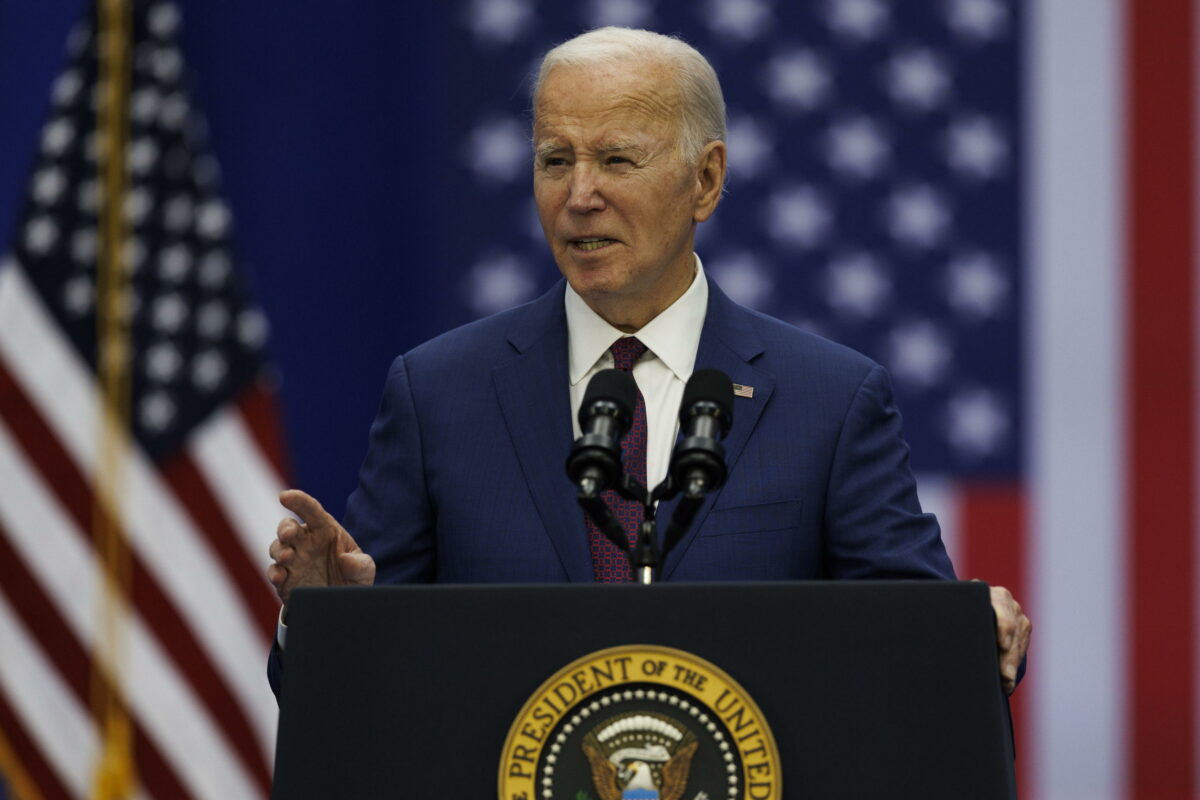 Guerra in Ucraina, telefonata tra Zelensky e il presidente USA Joe Biden: "Ribadiamo il sostegno a Kiev"