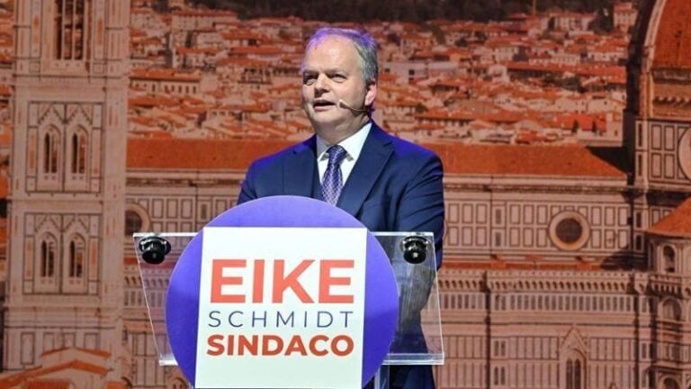 Elezioni comunali di Firenze, lo strano caso del candidato del centrodestra Eike Schmidt che fa infuriare il Pd di Napoli: "Non siamo la sua ruota di scorta"