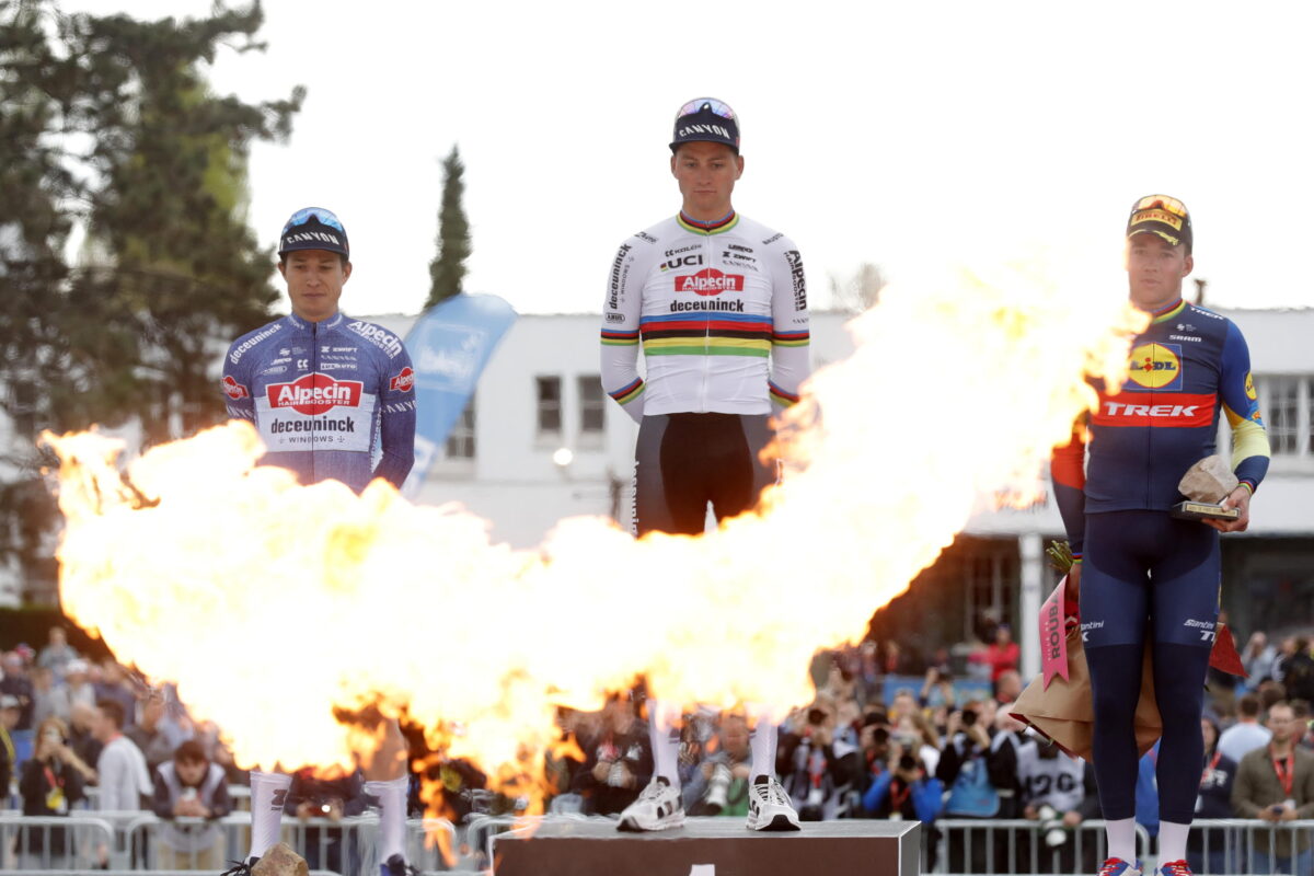 Parigi-Roubaix, Chiappucci: "Van der Poel e Alpecin a una velocità impossibile. Sicurezza? Serve equilibrio con la tecnologia"