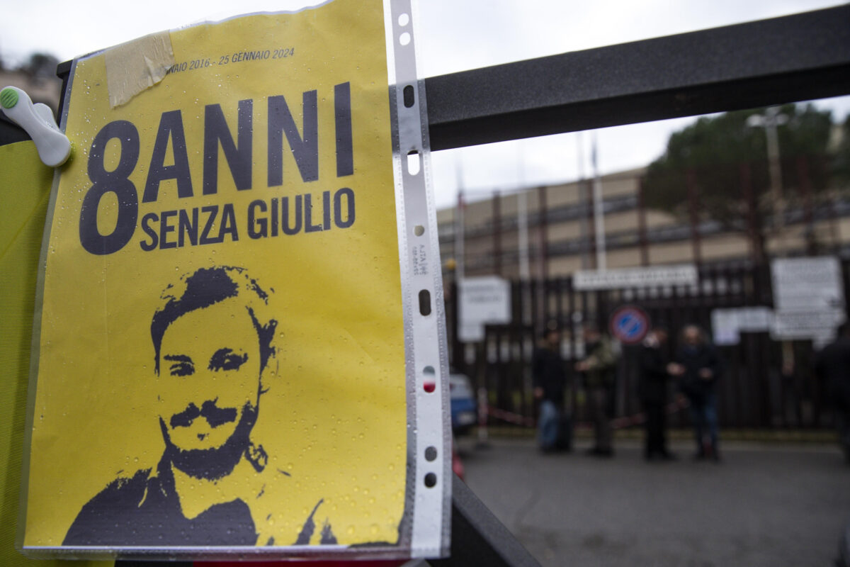 Processo Regeni, la terza udienza a Roma: oggi la deposizione del padre. Colonnello Mariani: "Giulio non ha mai lavorato per nessun'intelligence di alcun Paese"