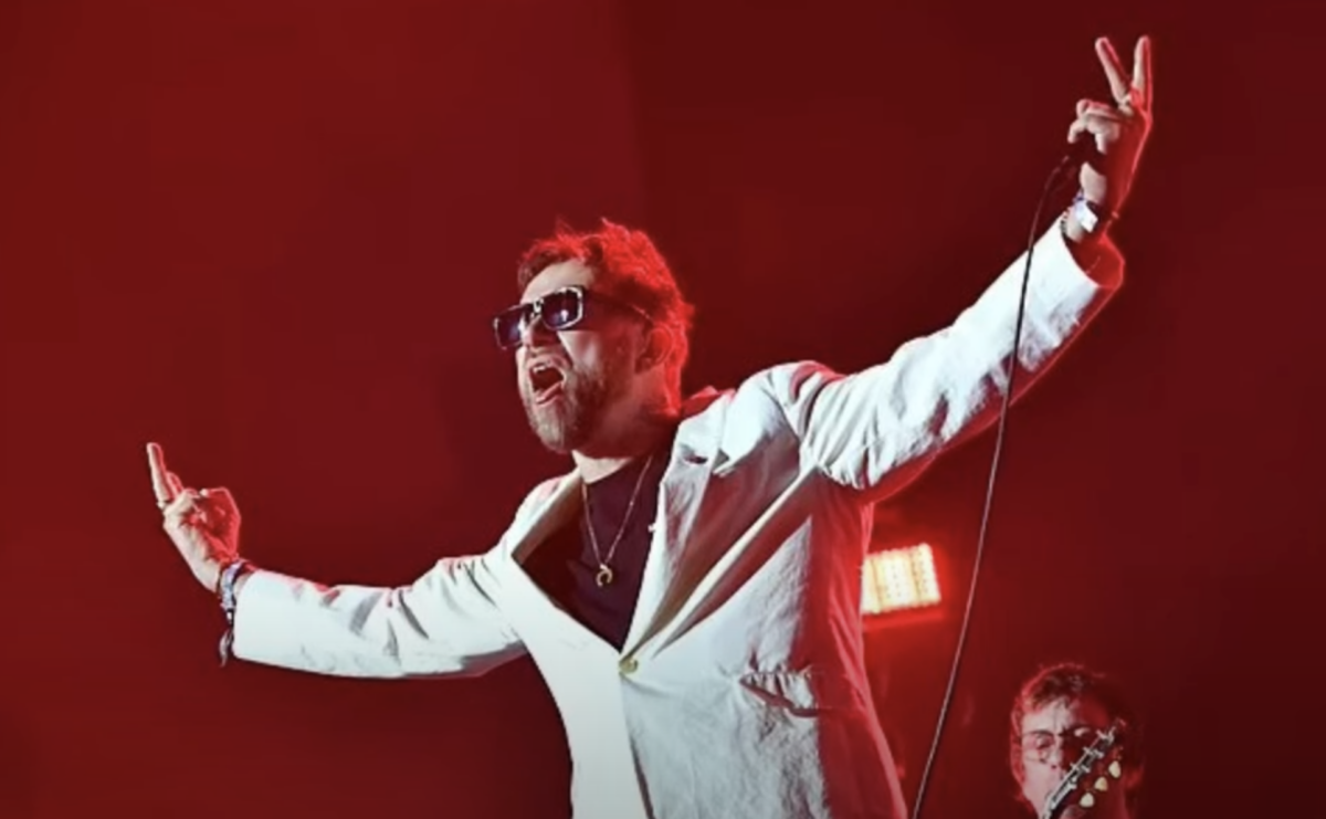 Blur, Damon Albarn infuriato al Coachella 2024: "Non ci vedrete più, potreste fare lo sforzo di cantare"