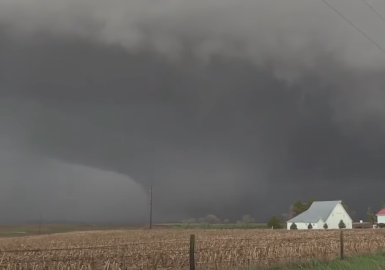 Usa, tornado in Texas, Iowa e Nevada: cinque feriti, ingenti danni a case ed edifici | VIDEO