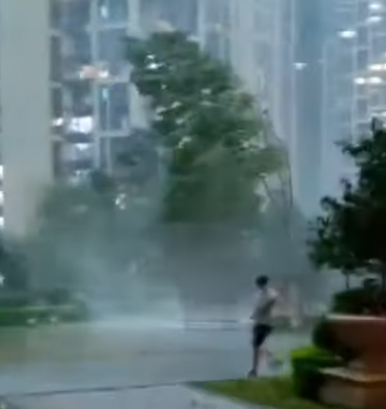 Cina, tornado a Guangzhou: grandine e piogge su tutta la città, pericolo inondazioni | VIDEO