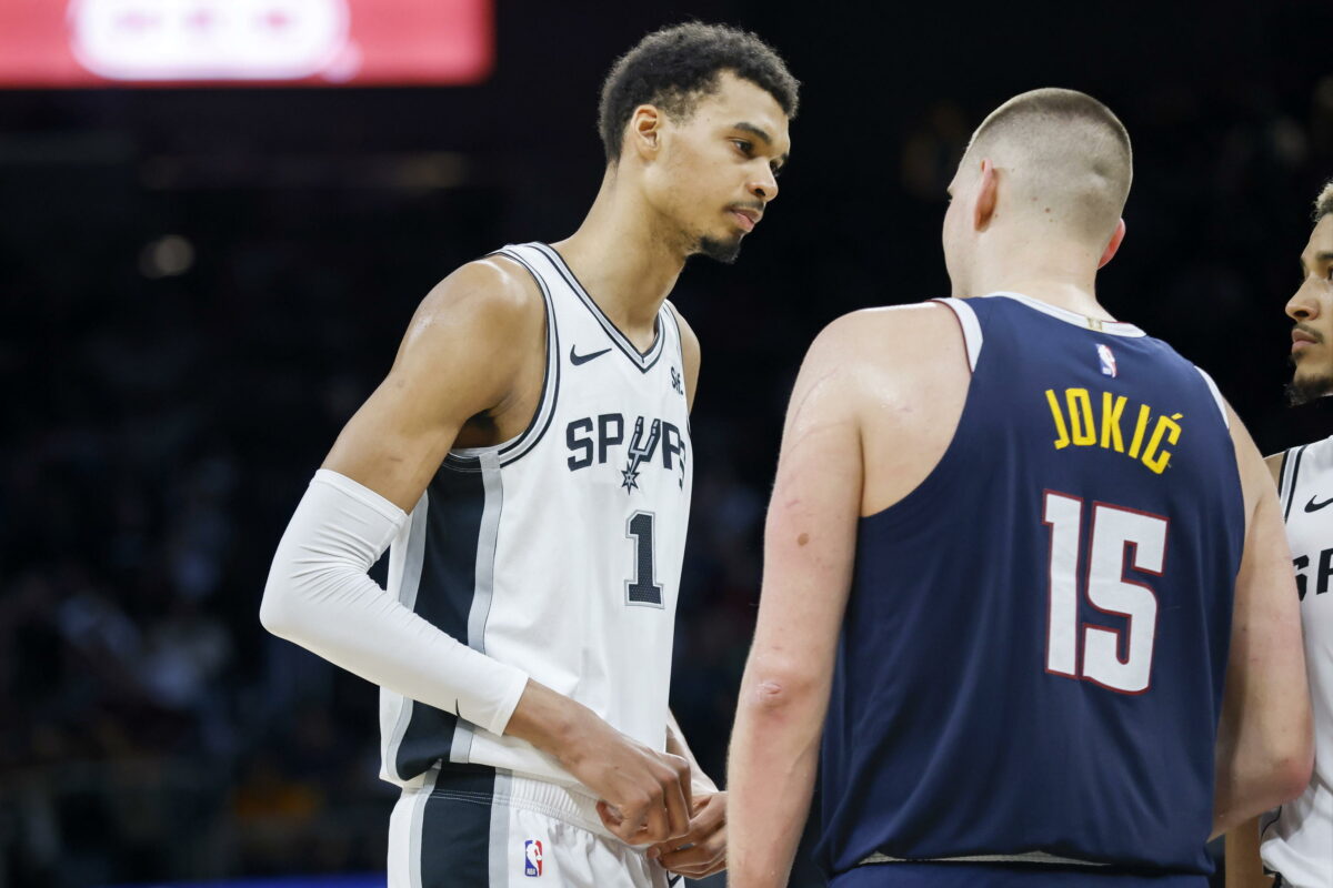 NBA, Embiid torna in campo dopo mesi. Grande sfida tra Jokic e Wembanyama