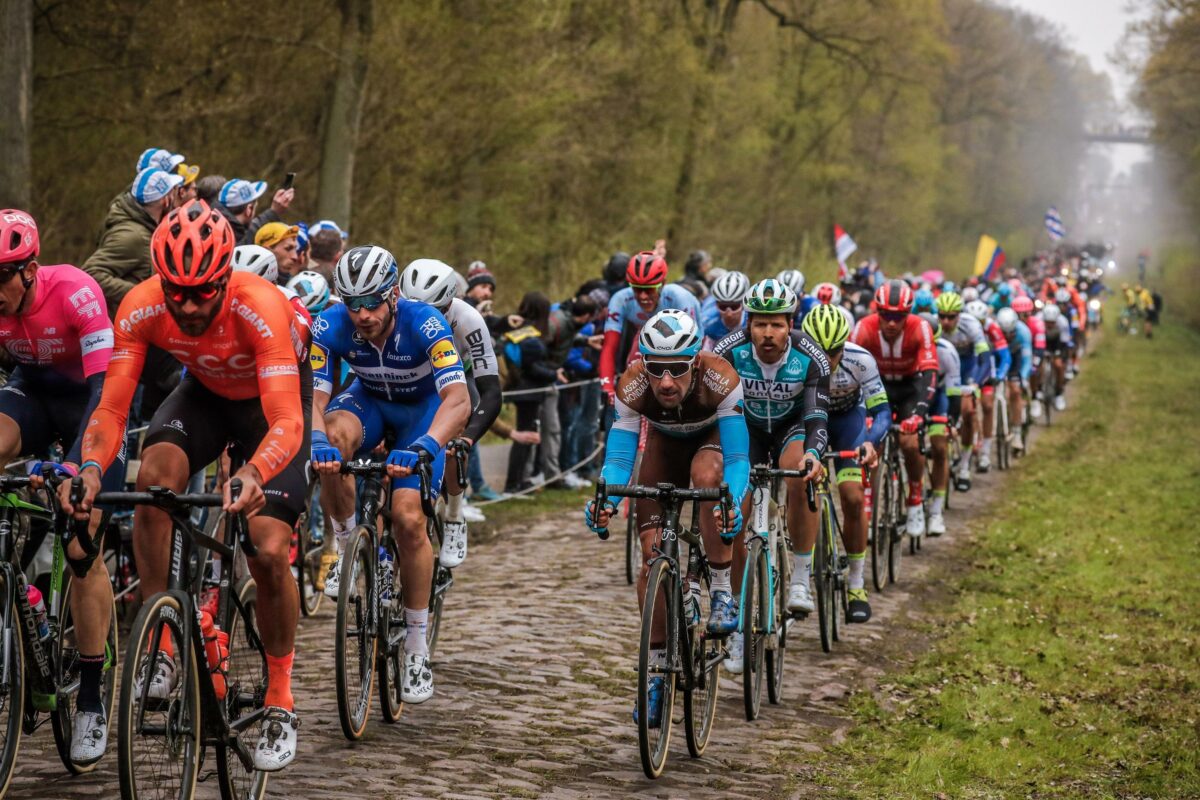 Parigi-Roubaix 2024, inserita una chicane prima di Arenberg. Van der Poel: "E' uno scherzo?"