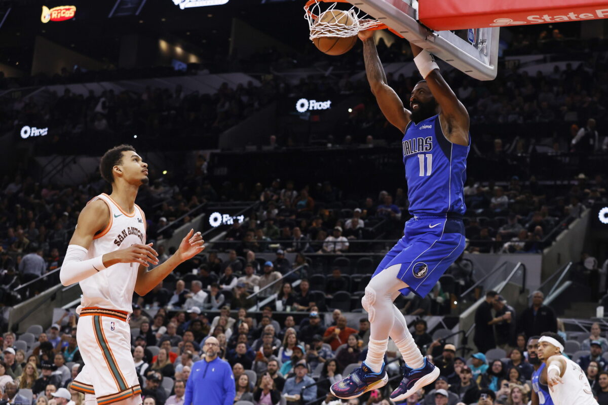 NBA, 48 punti per Irving e rimonta dei Mavs con Houston