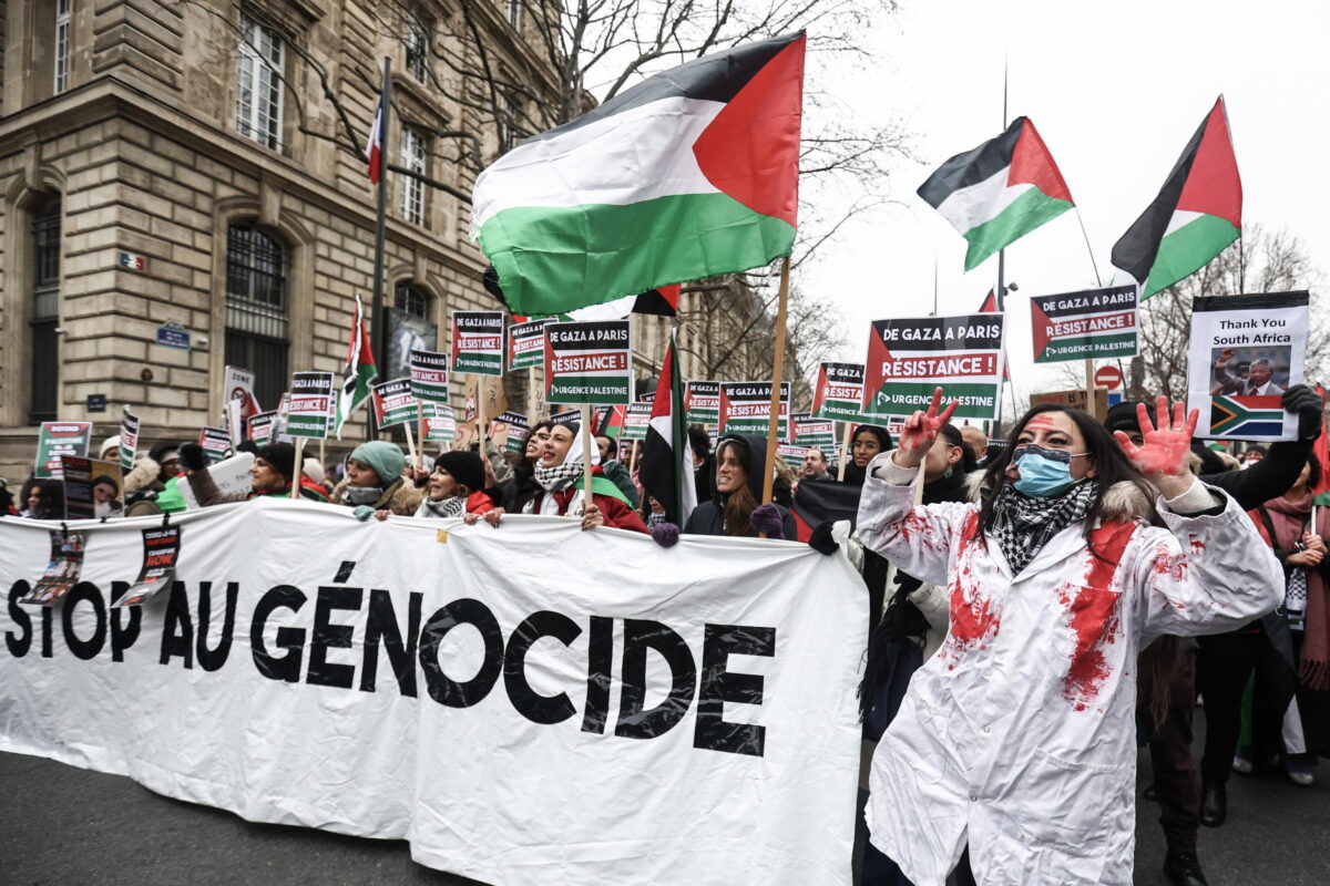 Francia, vietata manifestazione pro Palestina e contro l'islamofobia a Parigi: "Rischio cori antisemiti e scontri con le forze dell'ordine"