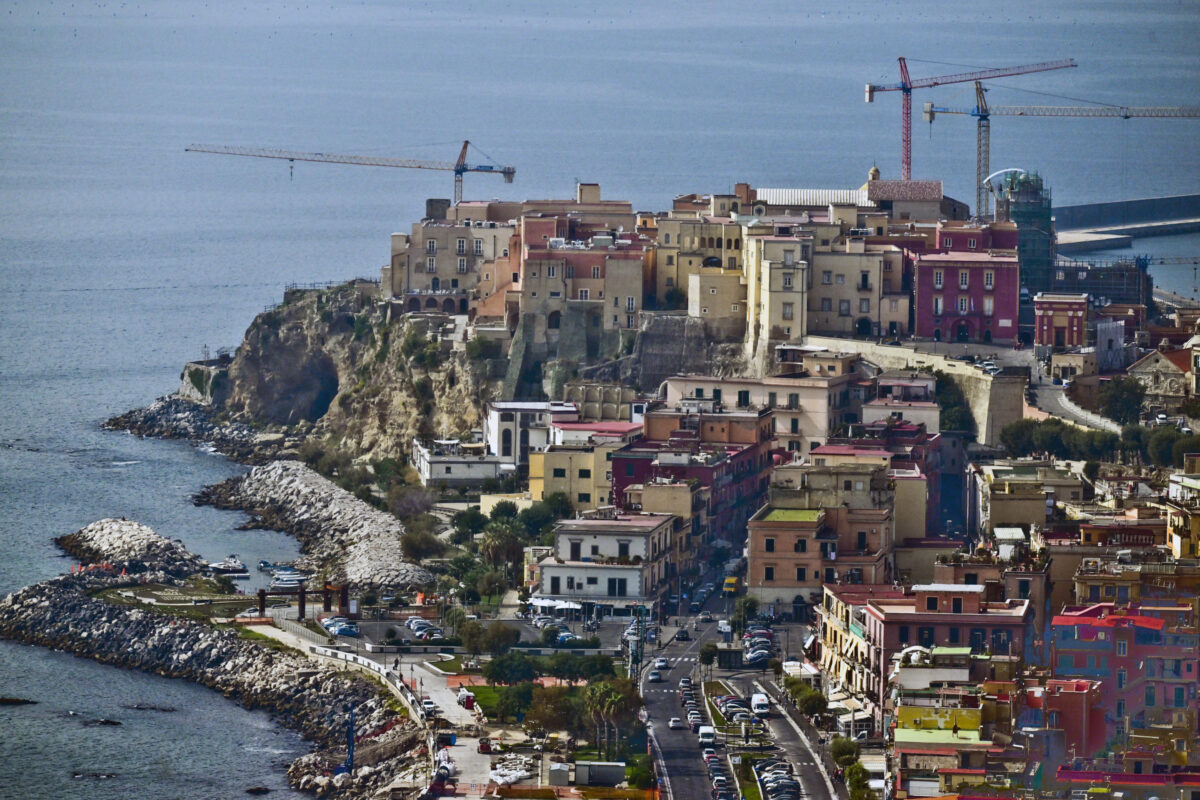 Napoli, nuove scosse di terremoto nei Campi Flegrei: la maggiore di magnitudo 2.1