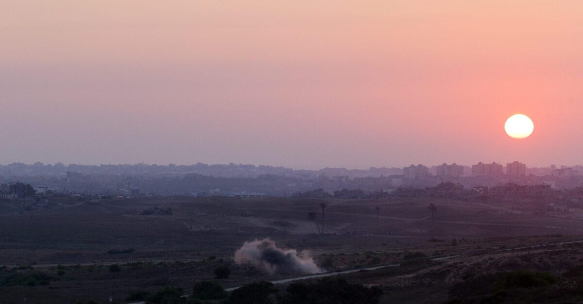 Guerra a Gaza, Hezbollah rivendica attacco in una base militare nel nord di Israele. Centinaia di manifestanti protestano contro Netanyahu