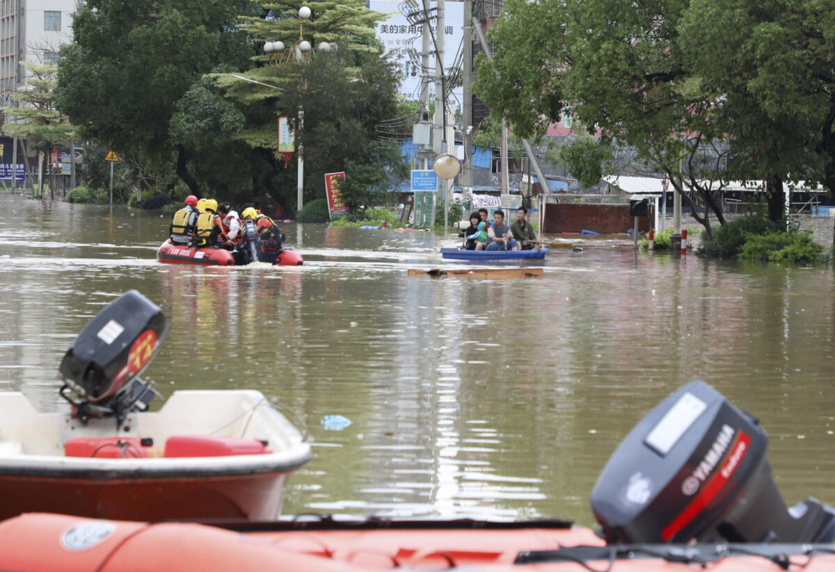 Cina: piogge torrenziali nel Guangdong, sei persone ferite, undici dispersi, tre morti e migliaia di persone evacuate