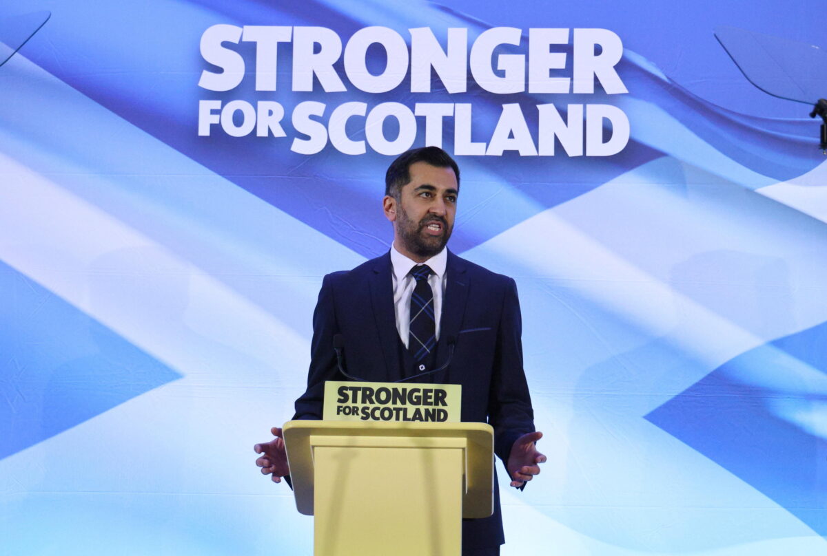 Chi è Humza Yousaf, il premier scozzese dimissionario e leader del Partito Nazionalista