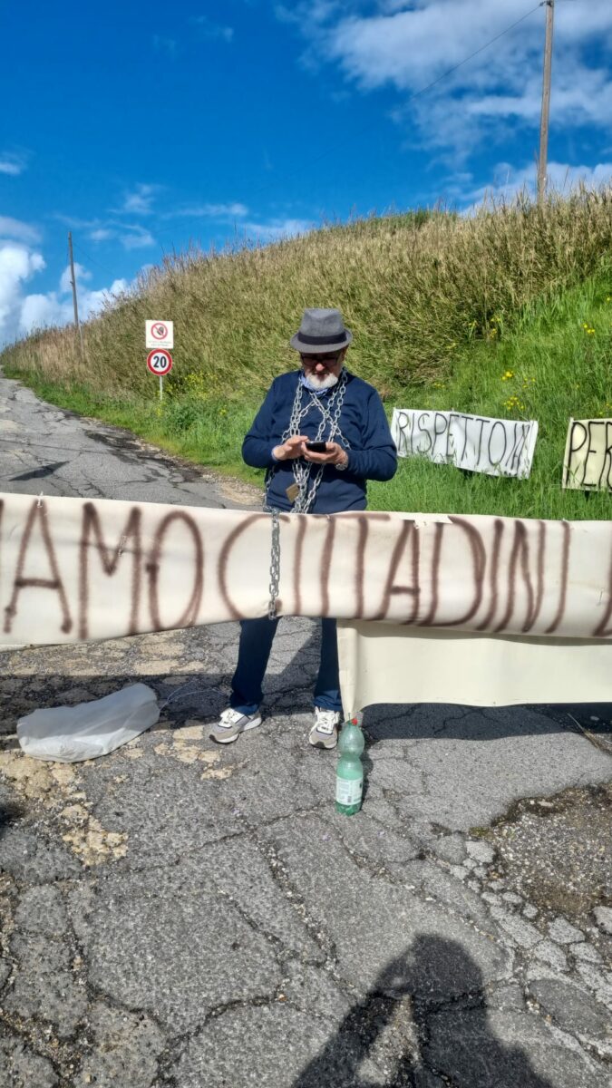 Roma, tensione a Casal Selce per il Biodigestore, Ama accede al terreno e insorgono i comitati: "Non avete l'autorizzazione?" |FOTO E VIDEO