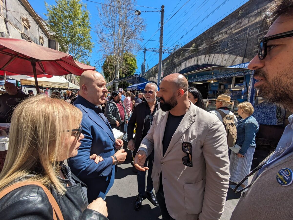 Elezioni Europee 2024, che entusiasmo per Bandecchi a Catania: "Dobbiamo avere il coraggio di distinguere chi ha la capacità di fare qualcosa e chi niente"| VIDEO