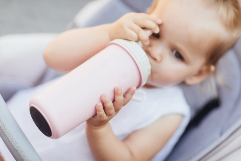 Che latte usare per lo svezzamento? I consigli per il bene dei bambini