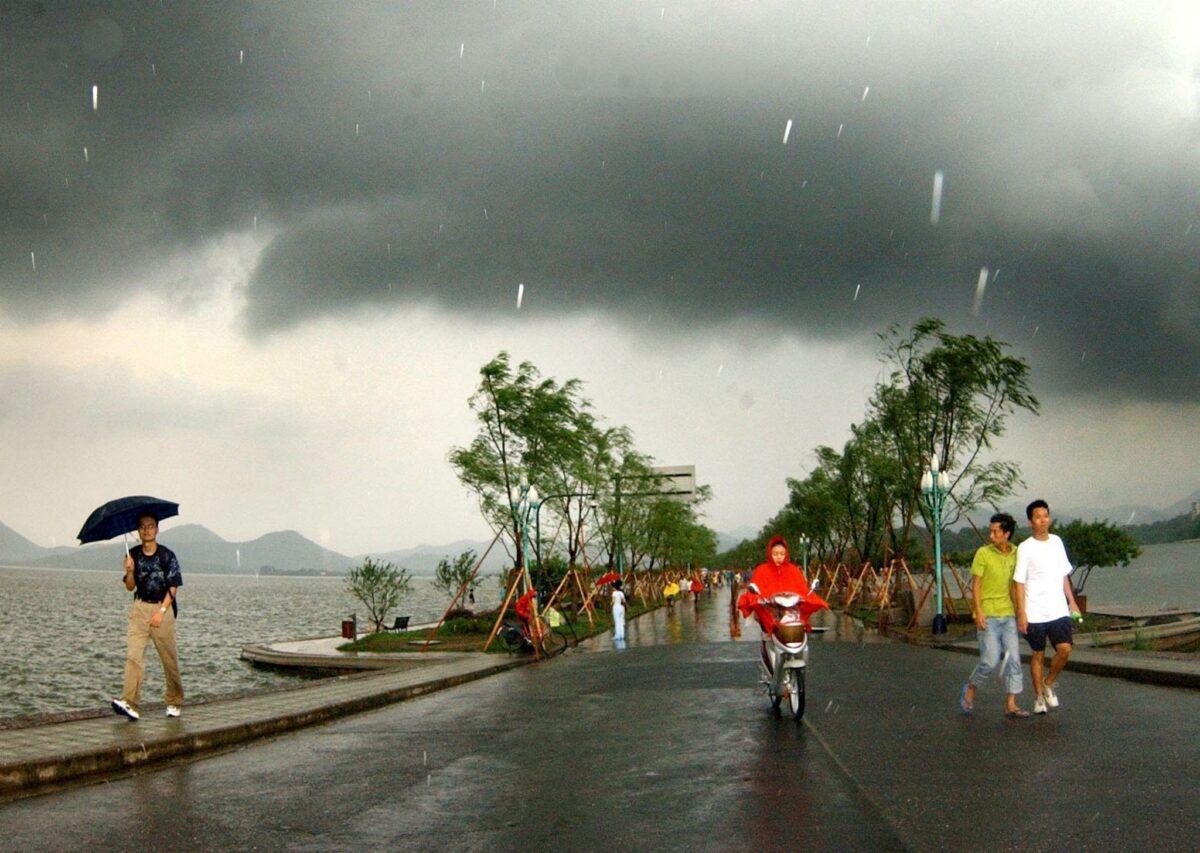 Maltempo in Cina: allerta meteo rossa nel Paese, ancora piogge torrenziali nel sud