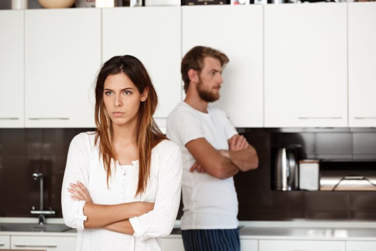 La commitment phobia: ecco come si manifesta la fobia dell'impegno e da cosa è causata