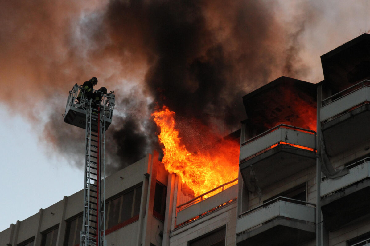 Taranto, incendio in un appartamento a San Giorgio Jonico: morto 84enne