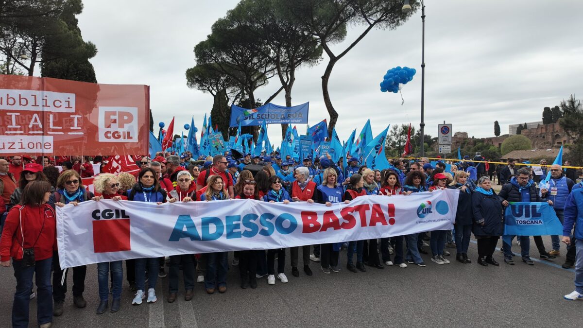 Manifestazione nazionale CGIL e UIL a Roma, Bombardieri: "C'è un Paese reale che soffre". Landini: "Continueremo a batterci per diritti oggi negati"