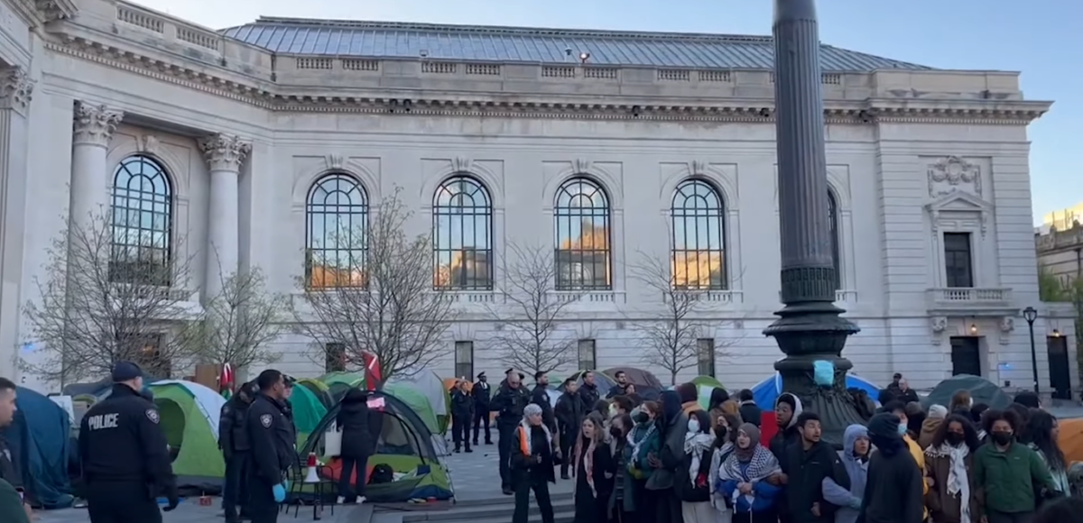 Usa, manifestazioni degli studenti a Yale per la Palestina: continuano le proteste nelle università americane | FOTO e VIDEO