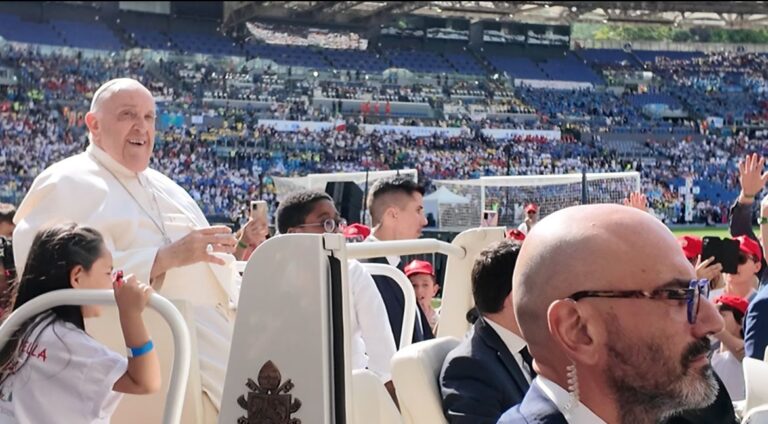 Giornata Mondiale dei bambini 2024, il Papa lascia lo stadio Olimpico di Roma: “Torniamo a casa gioiosi”