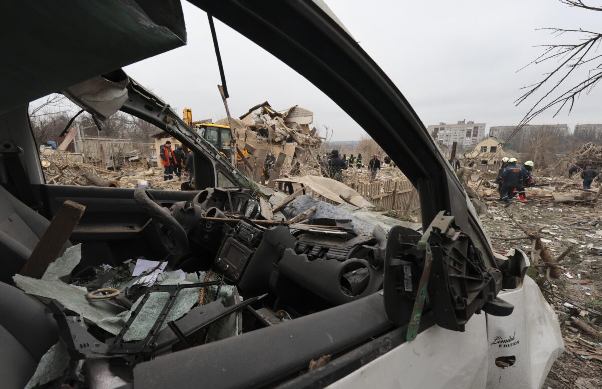 Guerra in Ucraina, la Russia colpisce la città di Nikopol: due morti. Il Canada non pone veti su forniture di armi a Kiev