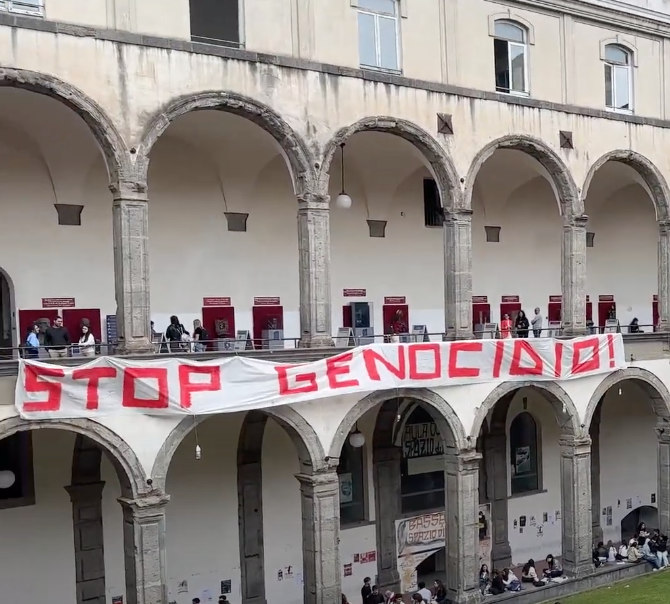 Napoli, Federico II occupata: "Stop al genocidio, Lorito cessi gli accordi con le aziende belliche o si dimetta dalla Med-Or", la protesta gli studenti |  VIDEO