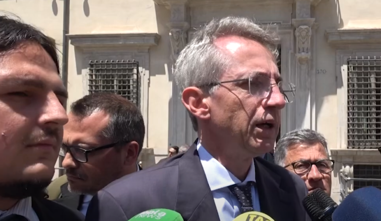 Campi Flegrei, i sindaci di Napoli, Bacoli e Pozzuoli dopo l'incontro con la premier Meloni: "Risorse per edilizia pubblica e privata" | VIDEO