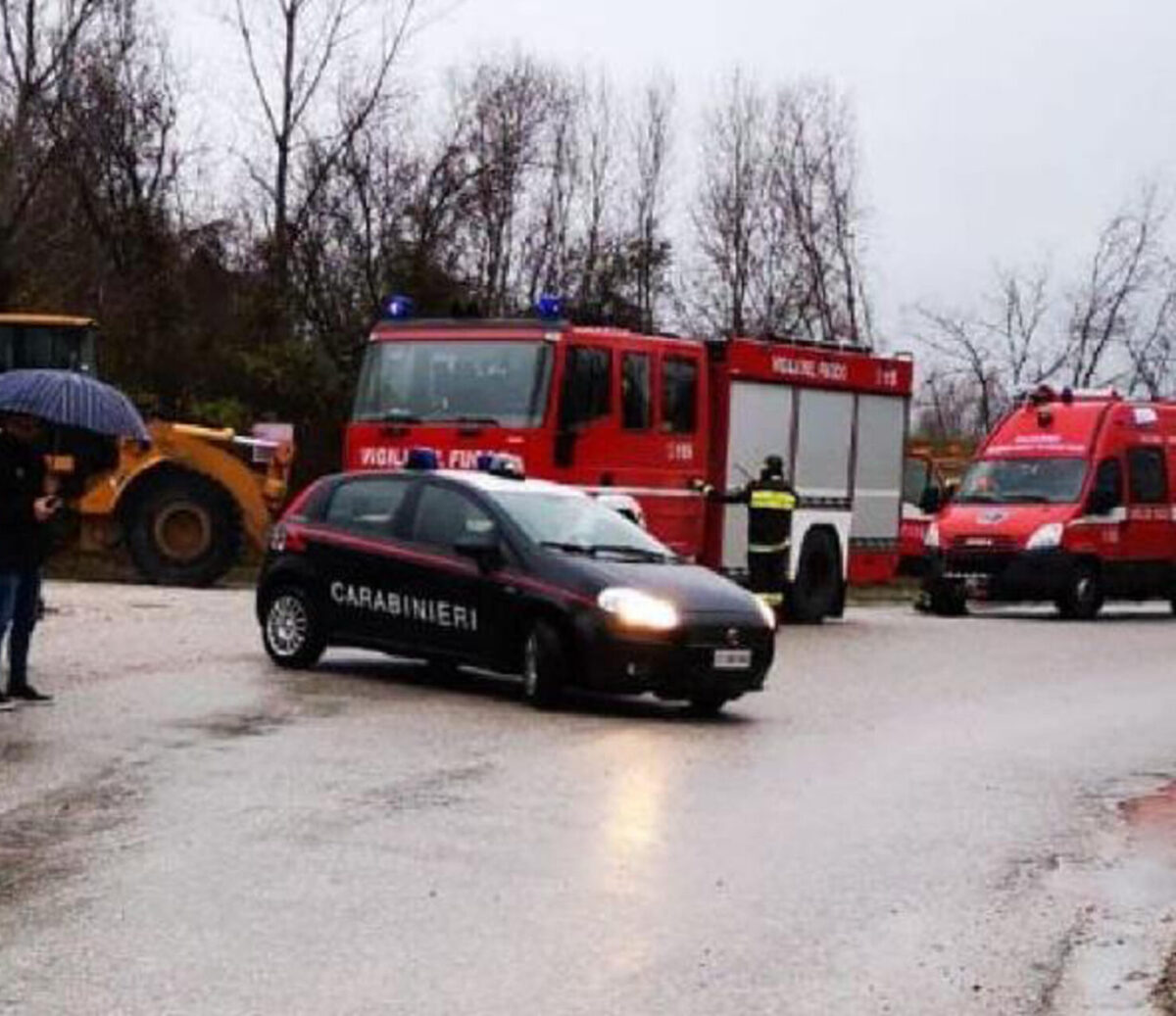 Pordenone, incendio in un garage a Cordenons: ustionato un ragazzo