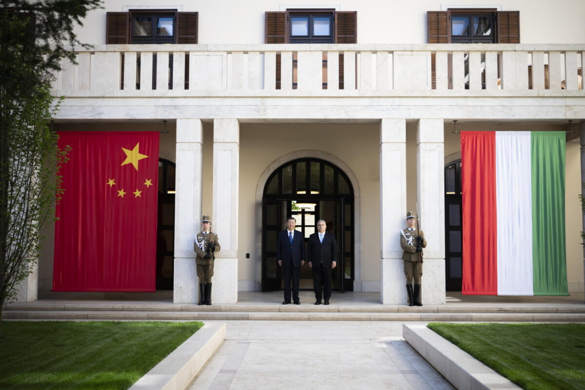 Xi Jinping a Budapest, Cina e Ungheria puntano a rafforzare la cooperazione: colloqui con il premier Orban e il presidente Sulyok