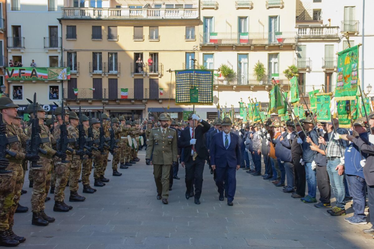 Adunata alpini 2024 Vicenza: percorso sfilata, date, programma. Per l'occasione le scuole saranno chiuse